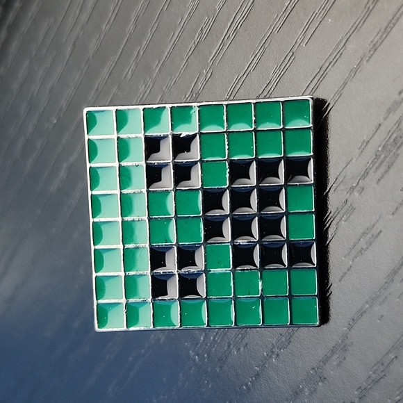 Minecraft Creeper Enamel Pin - Picture 1 of 3